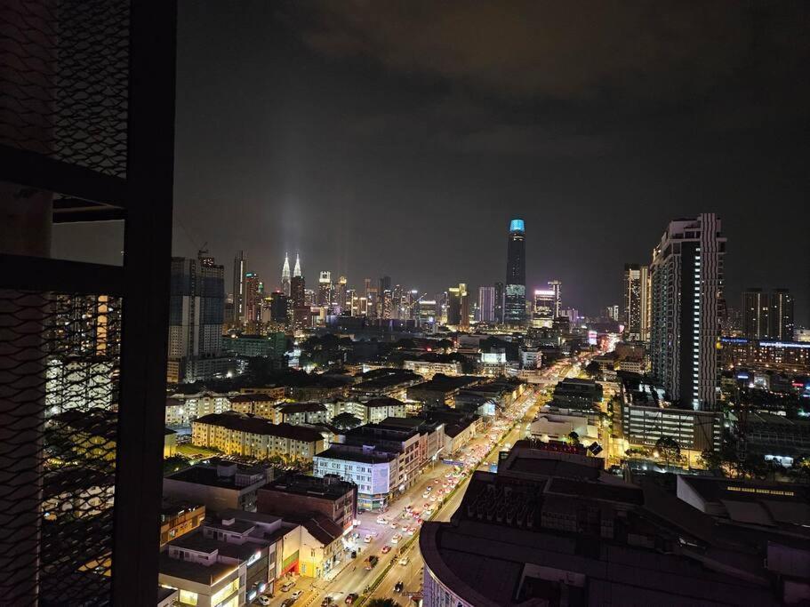 Stunning Pool & The Studio- 1 Mrt Stop To Trx * Kuala Lumpur